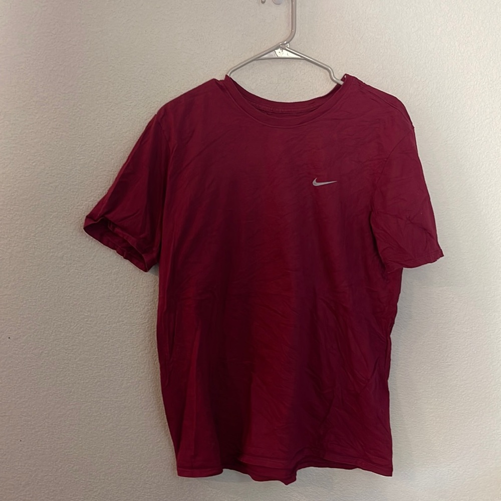 Nike Mens Athletic Fit Shirt size Large burgundy